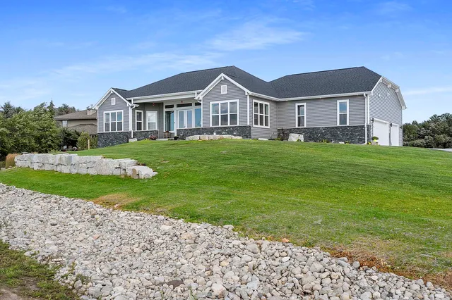 $895,000 | 1150 Bayshore Road, Brussels, WI 54204