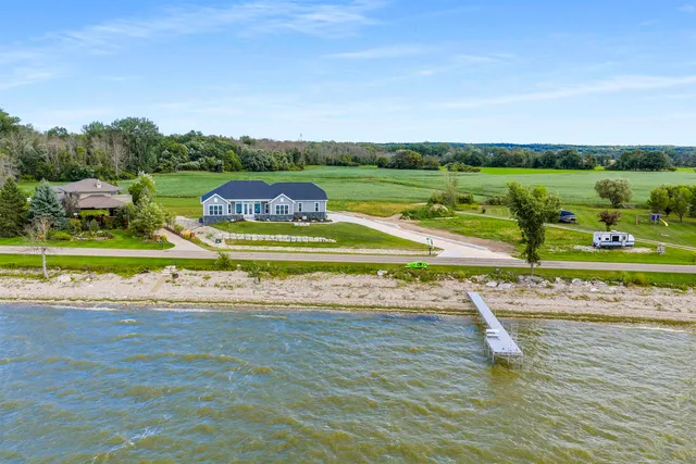 $895,000 | 1150 Bayshore Road, Brussels, WI 54204