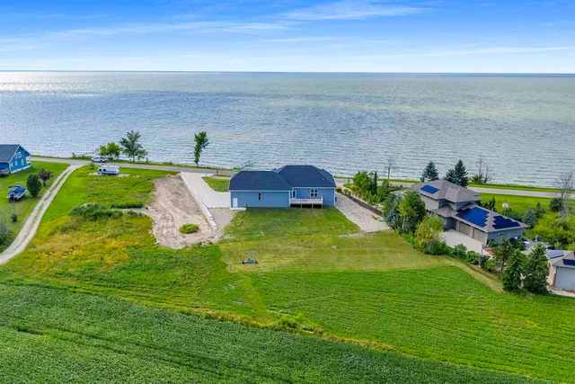 $895,000 | 1150 Bayshore Road, Brussels, WI 54204