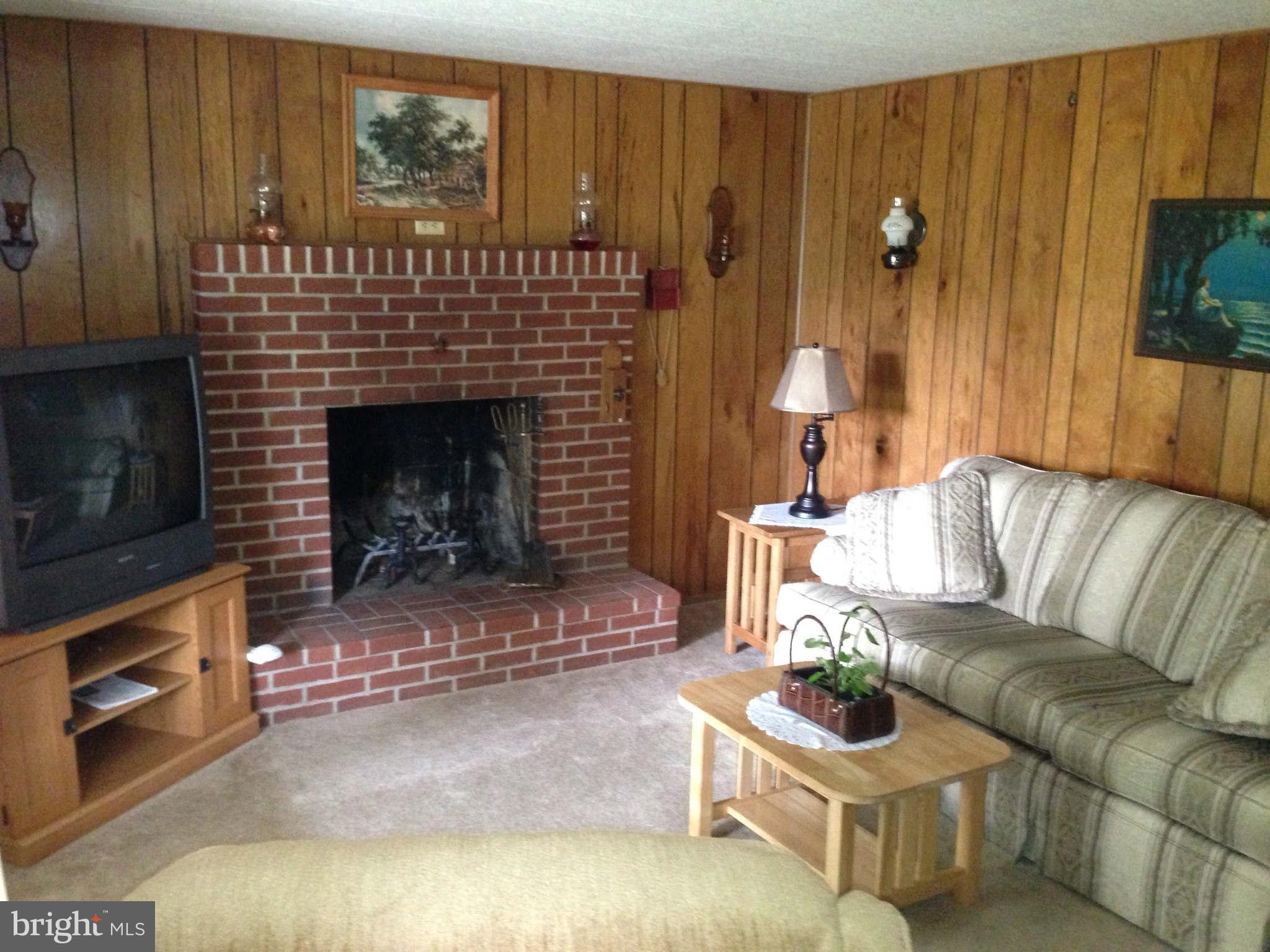 4652 Babylon Road Taneytown, MD 21787 - Photo 17 of 29 Family Room