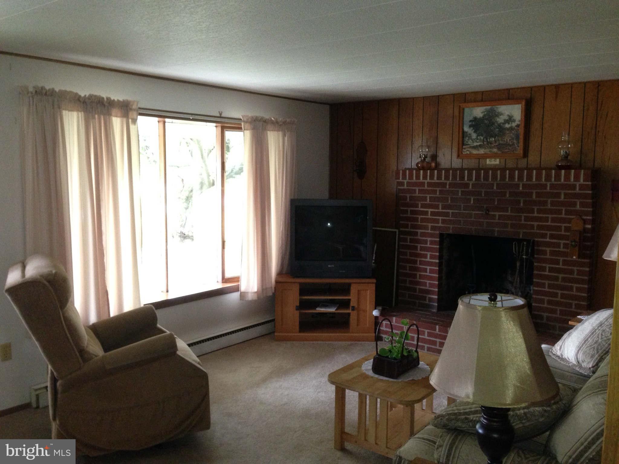 4652 Babylon Road Taneytown, MD 21787 - Photo 18 of 29 Living Room