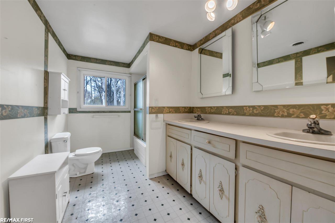 47969 Shelby Road Utica, MI 48317 - Photo 20 of 30 50078519-19.JPG