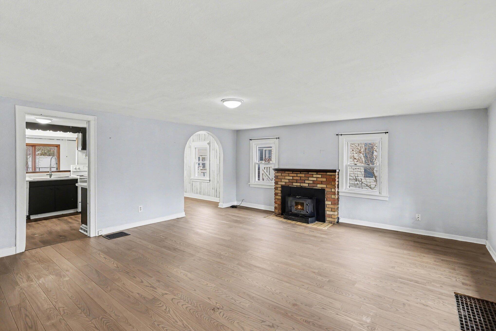 308 South Center Street Stockbridge, MI 49285 - Photo 2 of 19 006_file_7407