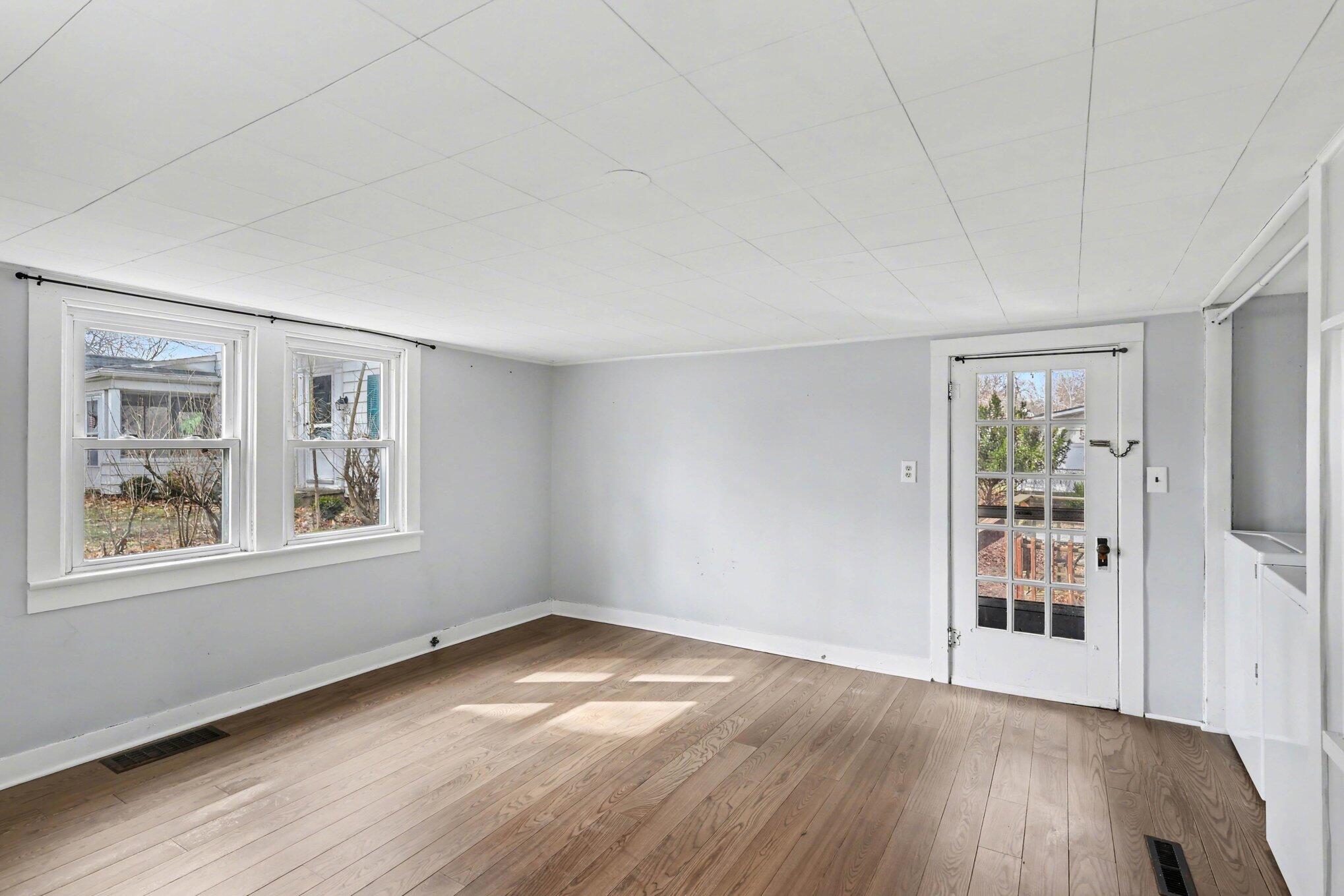 308 South Center Street Stockbridge, MI 49285 - Photo 8 of 19 004_file_6213