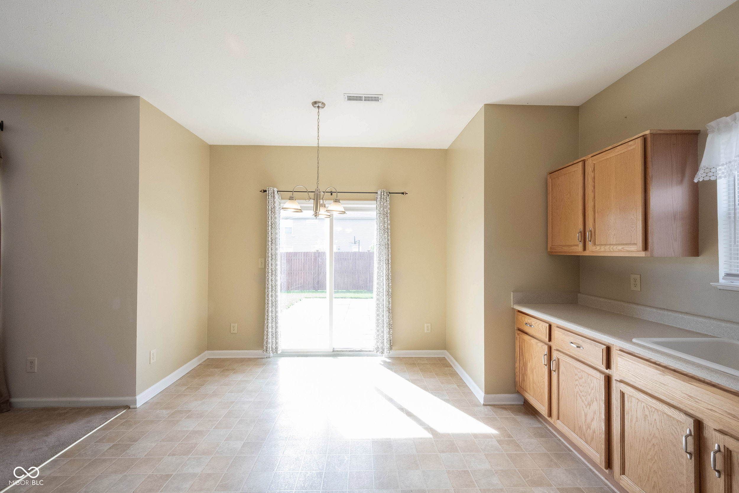 12237 Packers Avenue Fishers, IN 46037 - Photo 9 of 36