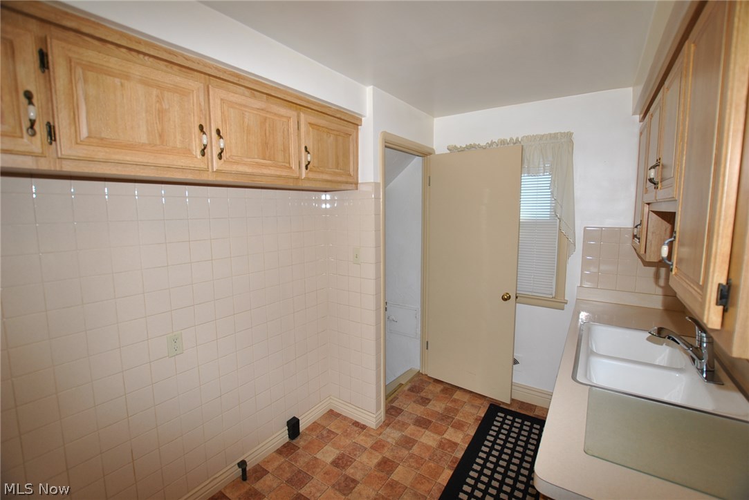 5951 Wareham Drive Parma, OH 44129 - Photo 4 of 19