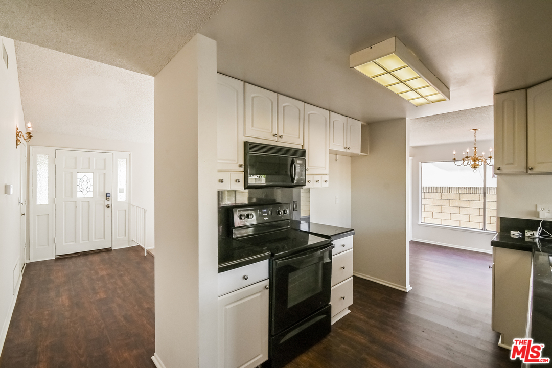939 Erringer Road Simi Valley, CA 93065 - Photo 16 of 27