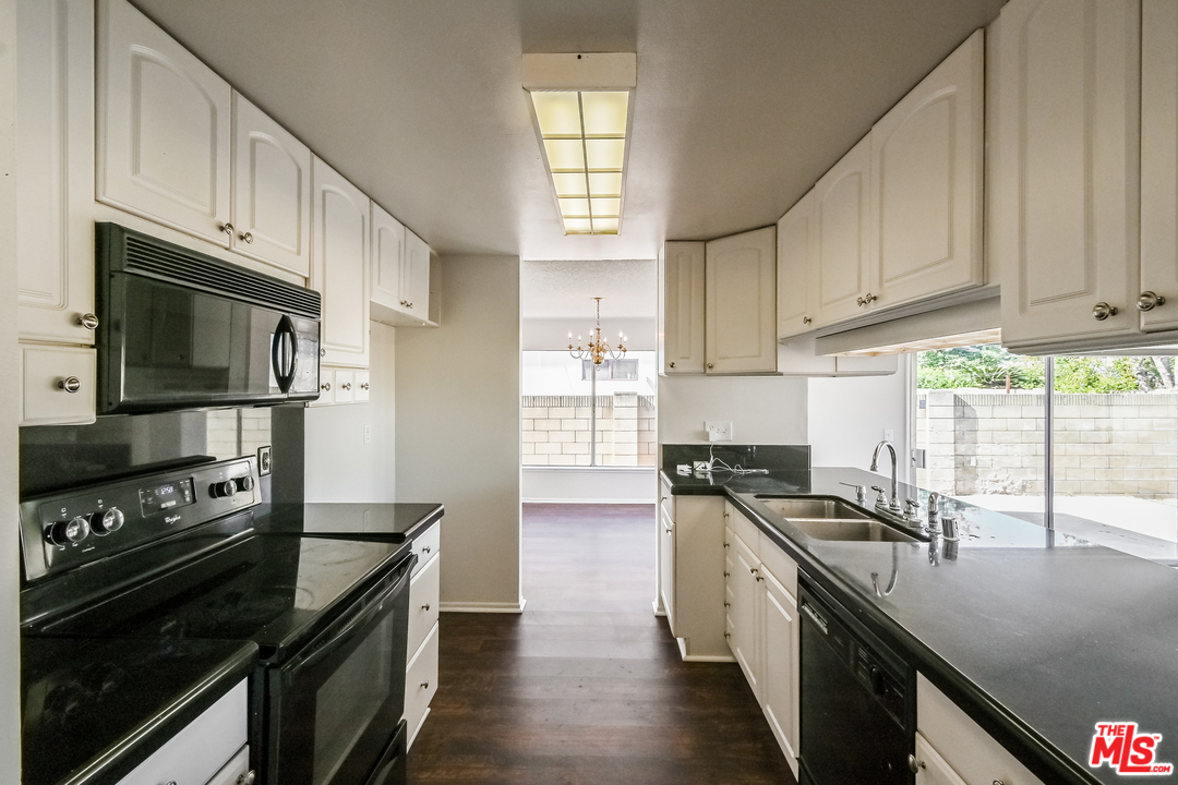 939 Erringer Road Simi Valley, CA 93065 - Photo 18 of 27