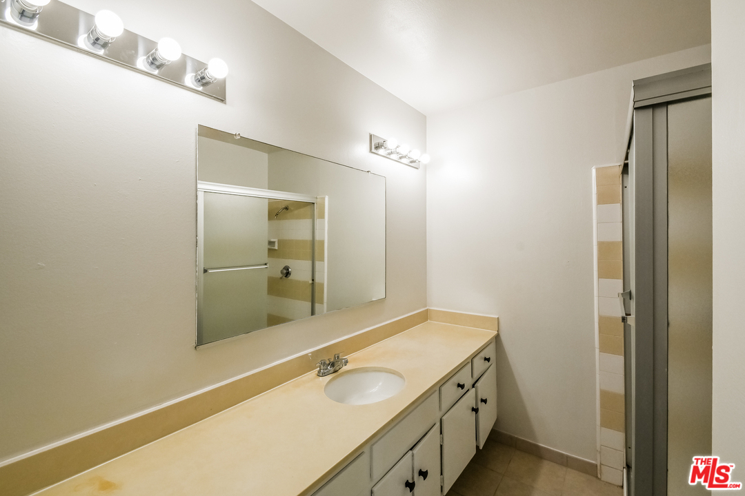 939 Erringer Road Simi Valley, CA 93065 - Photo 22 of 27