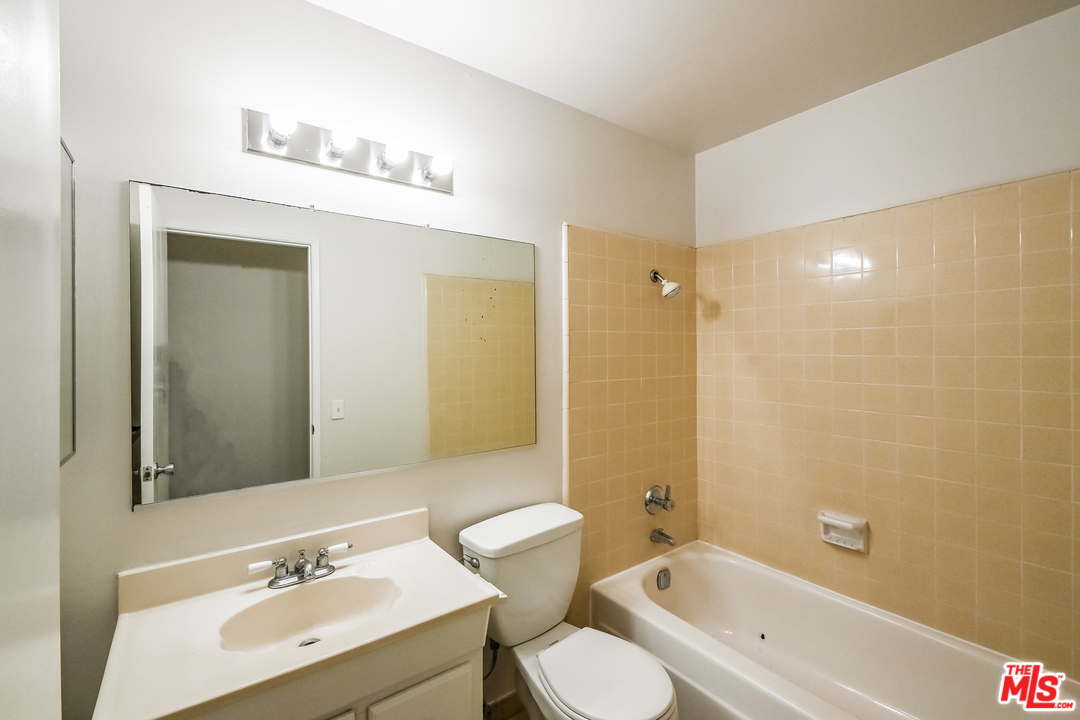 939 Erringer Road Simi Valley, CA 93065 - Photo 6 of 27