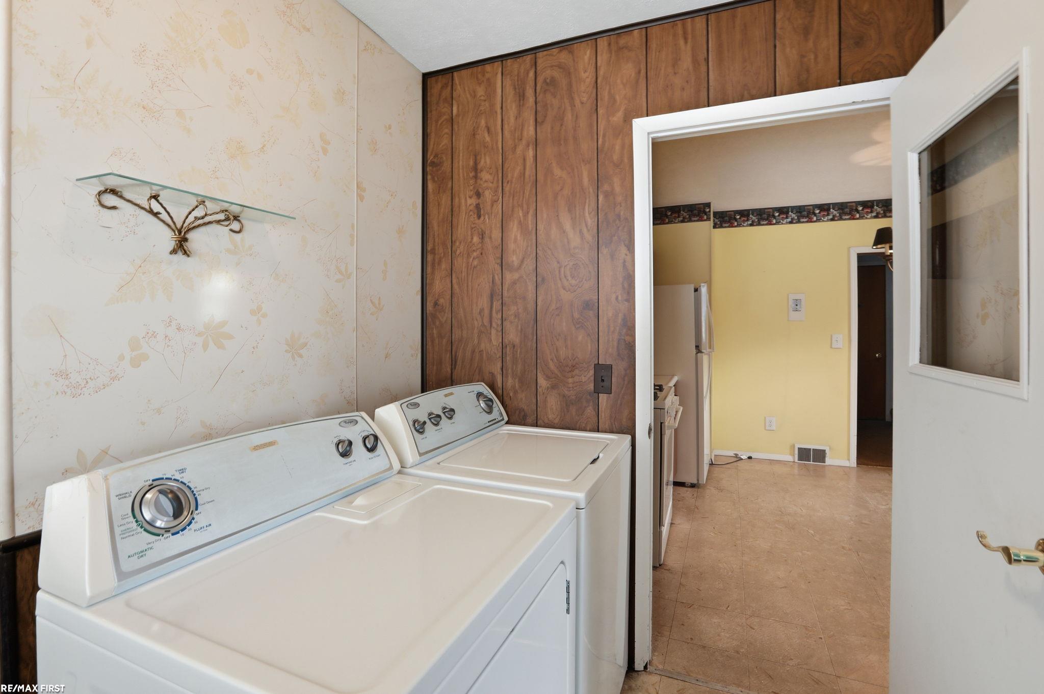7220 Stephens Road Center Line, MI 48015 - Photo 17 of 23
