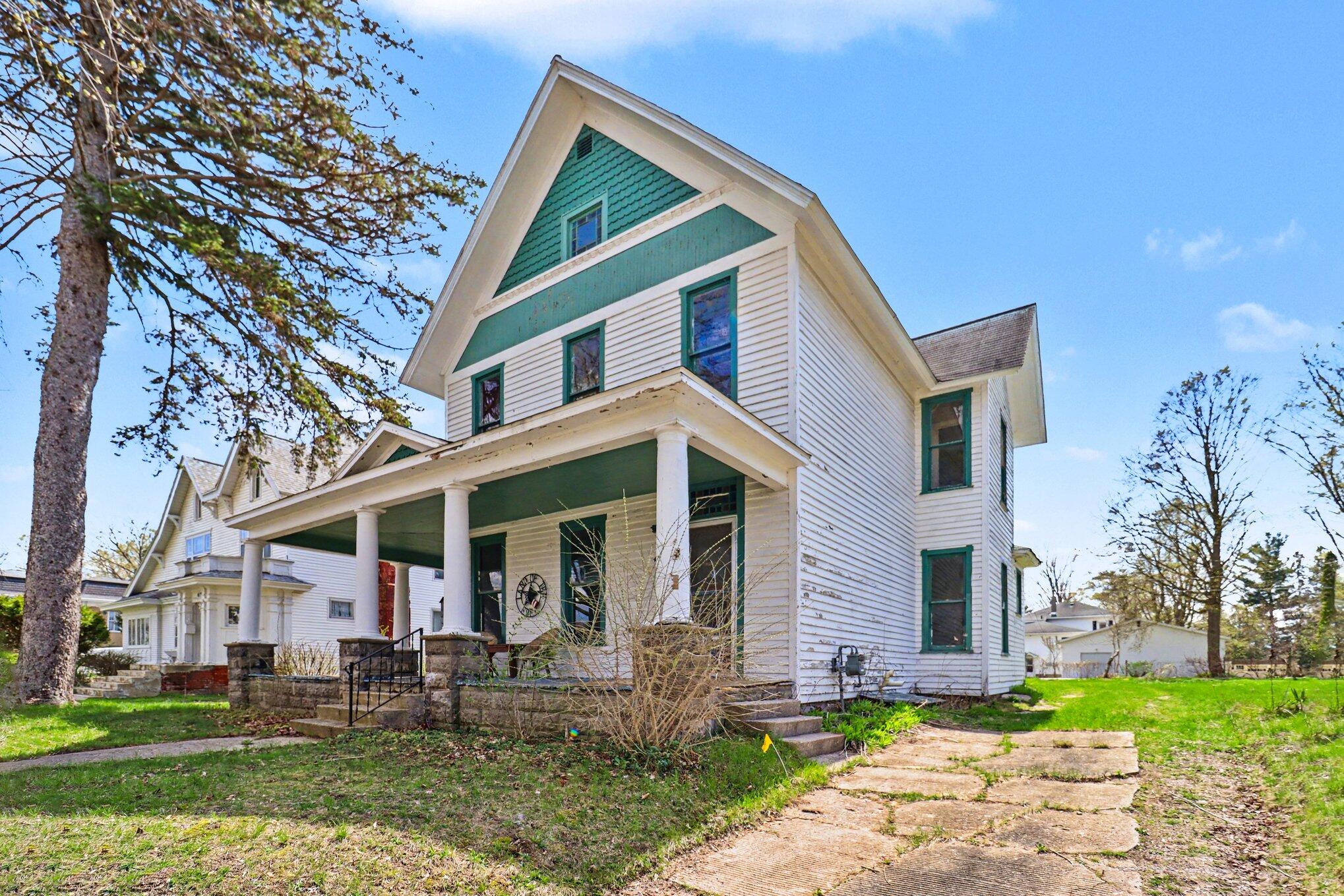 423 West Upton Avenue Reed City, MI 49677 - Photo 2 of 27 003_file_8257