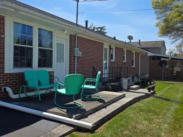 $274,900 | 233 West Carrollton Avenue, Salem, VA 24153