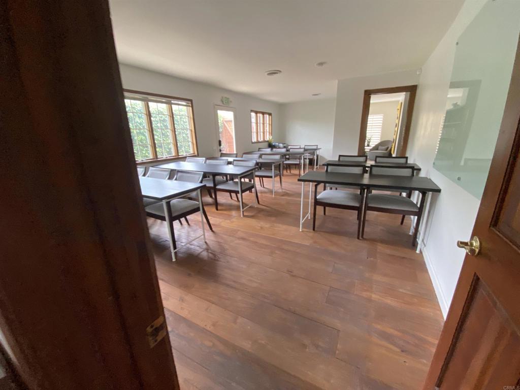 2159-65 Avenida De La Playa La Jolla, CA 92037 - Photo 19 of 42 a living room with furniture and a potted plant