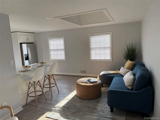 $2,850 | 1 East Main Street, Huntington, NY 11743