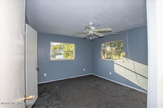 183 Shores Boulevard St. Augustine, FL 32086 - Photo 10 of 22 an empty room with windows and fan