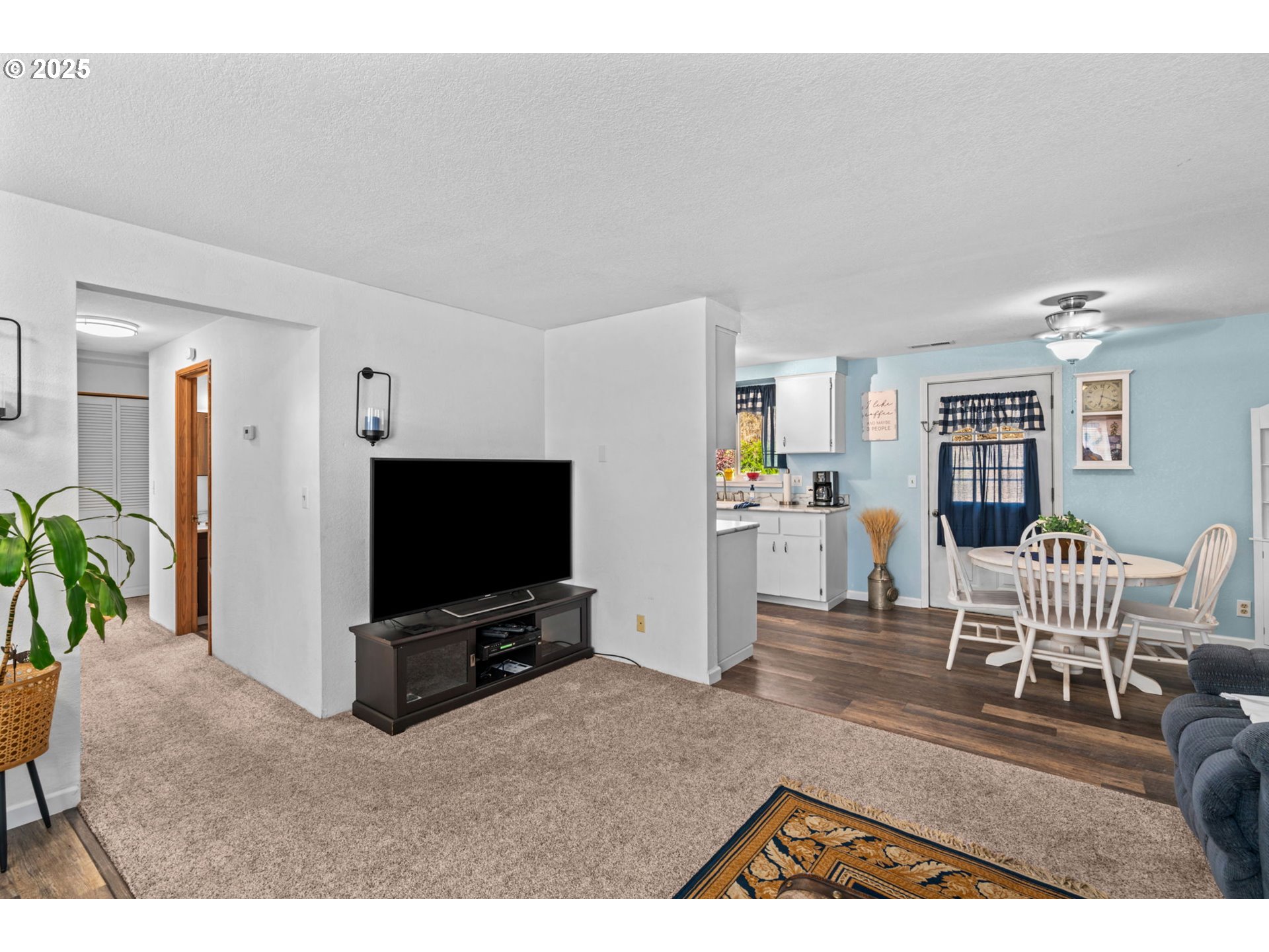 405 Corona Loop Road Roseburg, OR 97471 - Photo 5 of 22