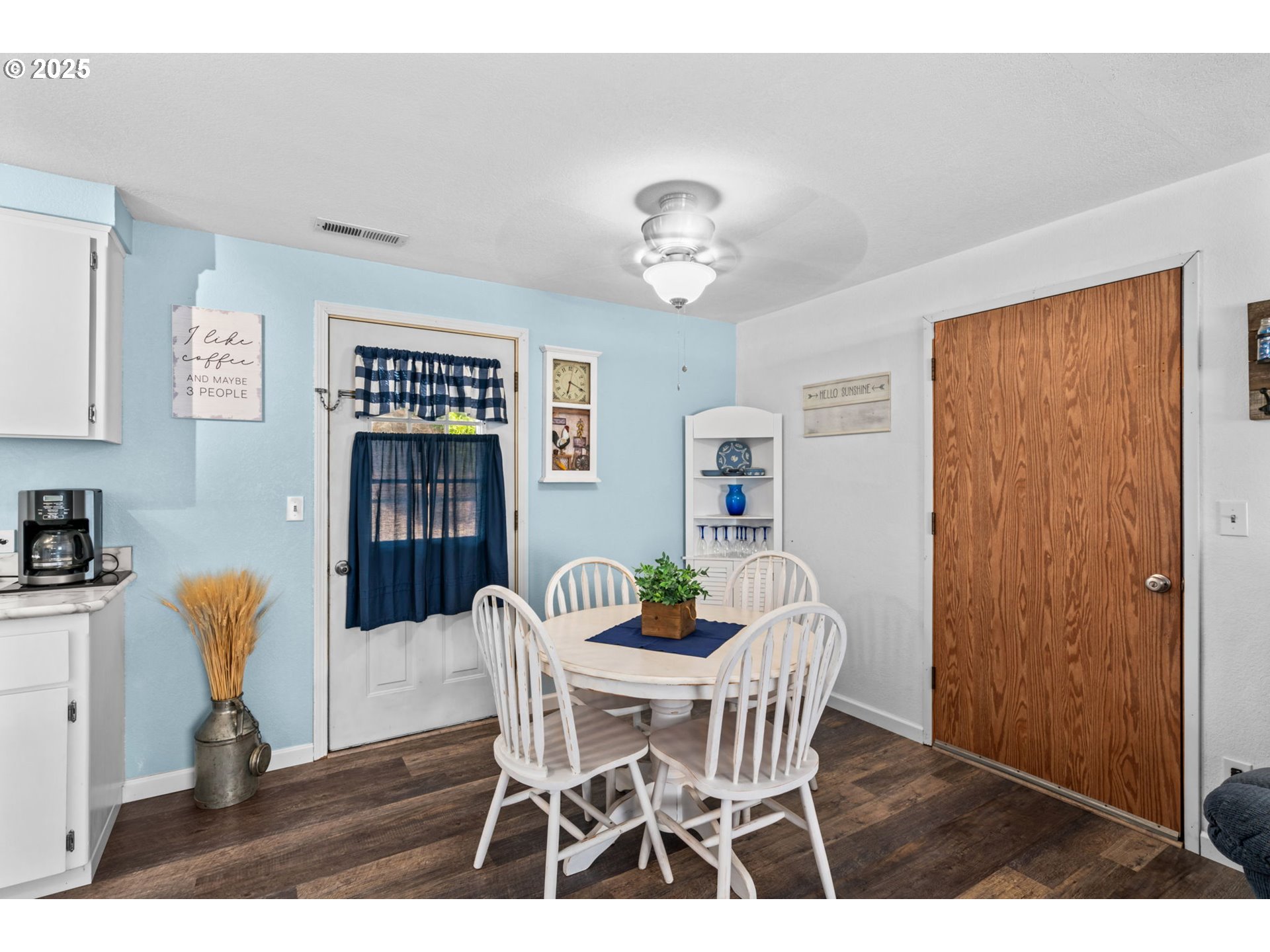 405 Corona Loop Road Roseburg, OR 97471 - Photo 6 of 22