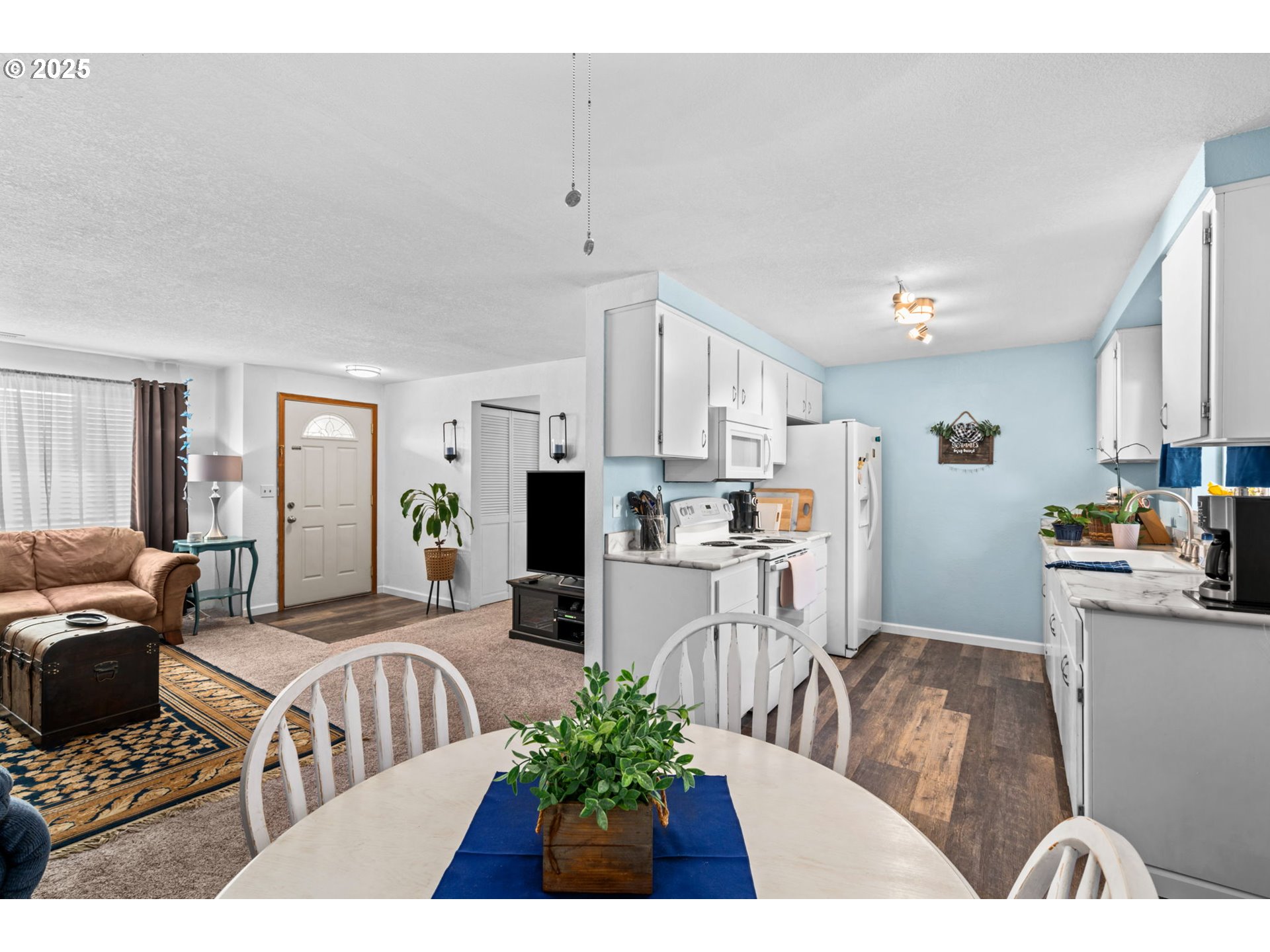 405 Corona Loop Road Roseburg, OR 97471 - Photo 8 of 22