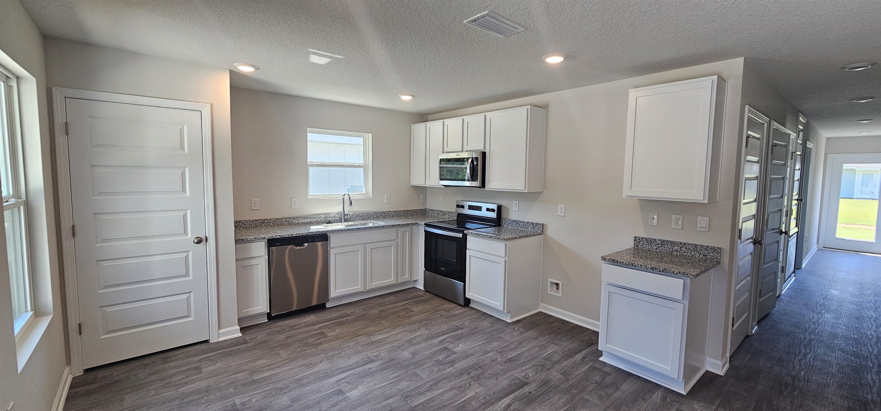 1024 South Bay Street Foley, AL 36535 - Photo 5 of 28 Kitchen