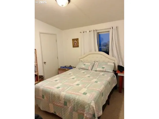 a view of a workspace with furniture