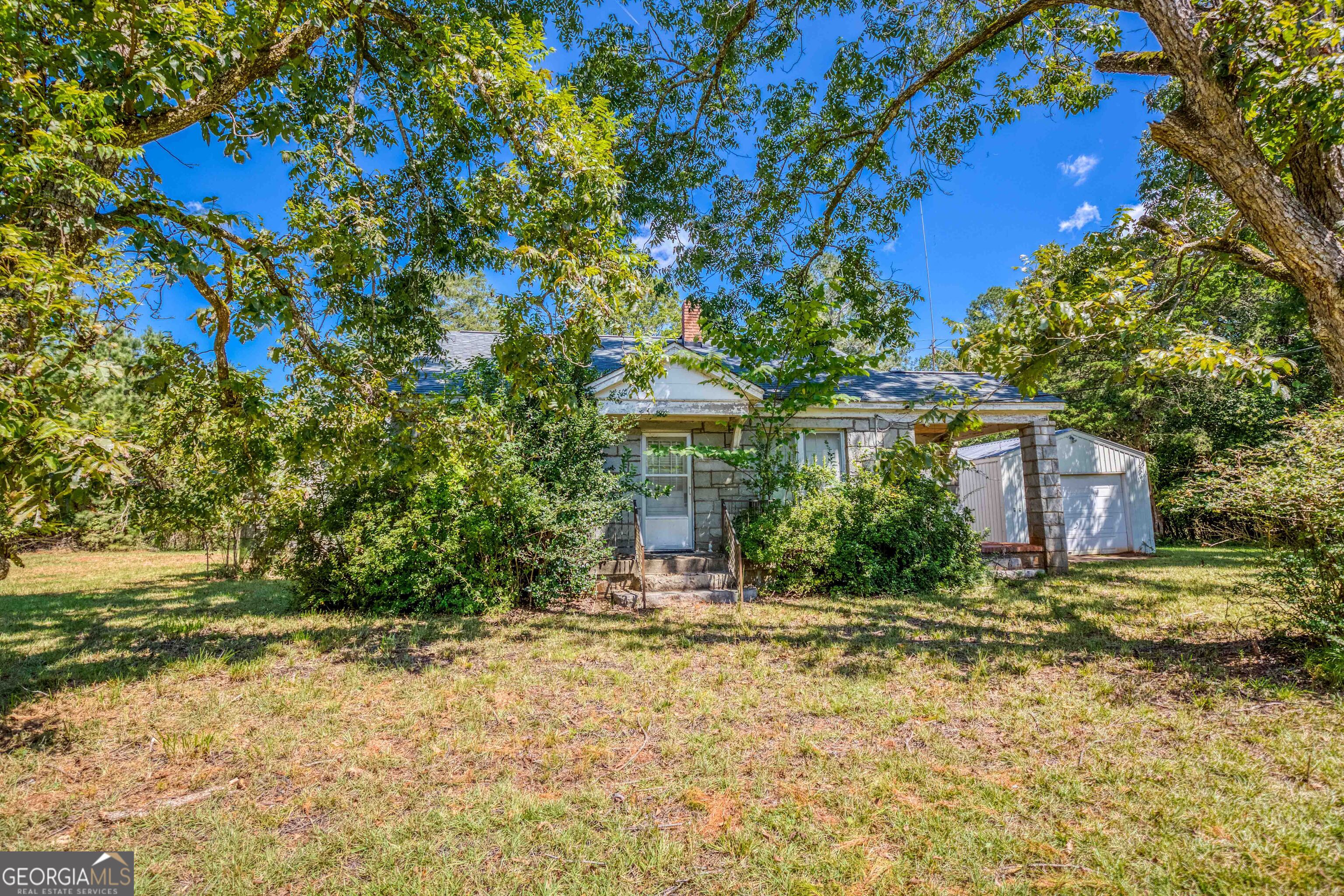 2688 Calhoun Falls Highway Elberton, GA 30635 - Photo 50 of 55 a front view of a house with a yard
