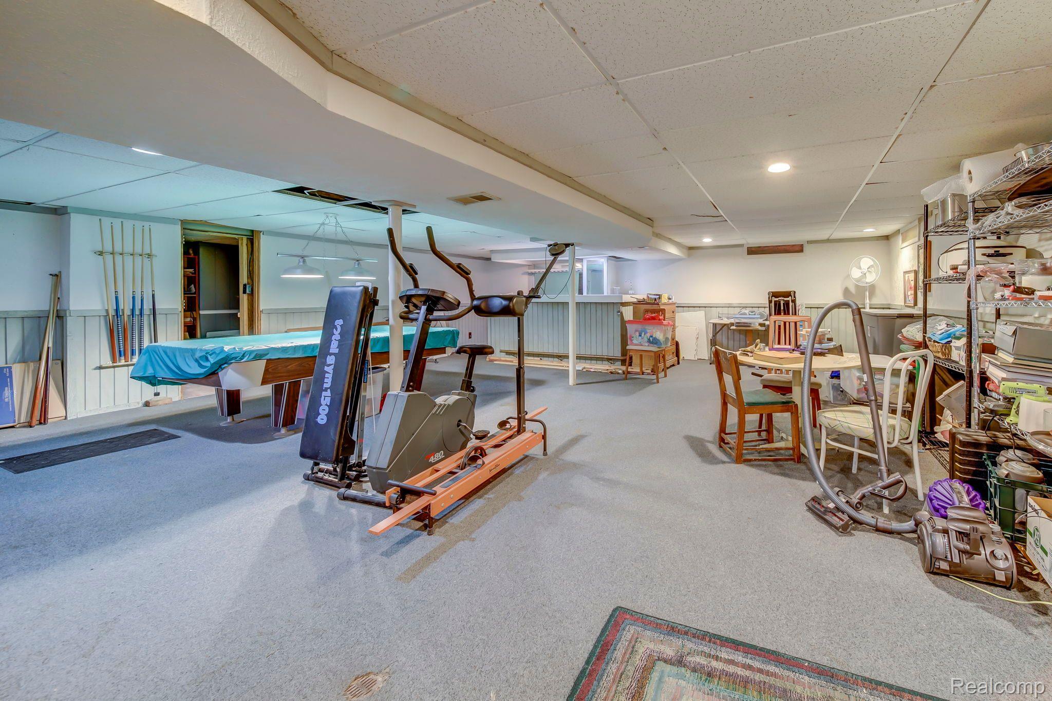 23060 Farmington Road Farmington, MI 48336 - Photo 20 of 25 Gallery Image 20