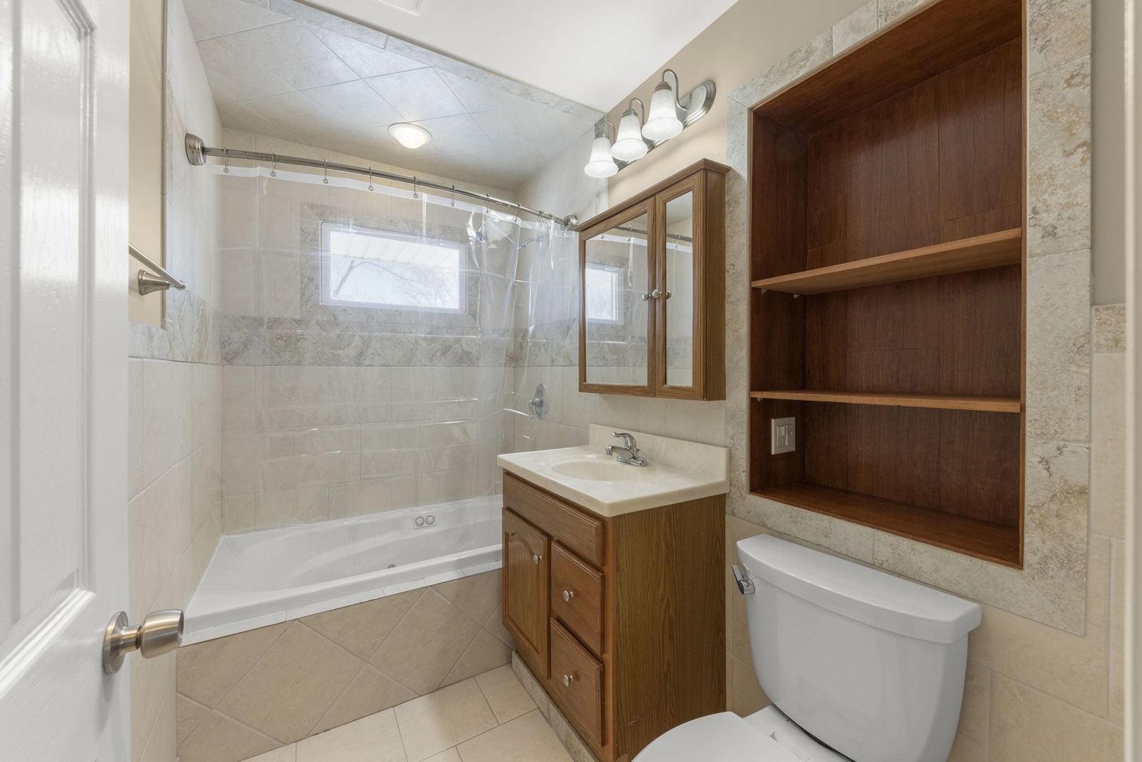 13 South Victoria Lane Streamwood, IL 60107 - Photo 11 of 31