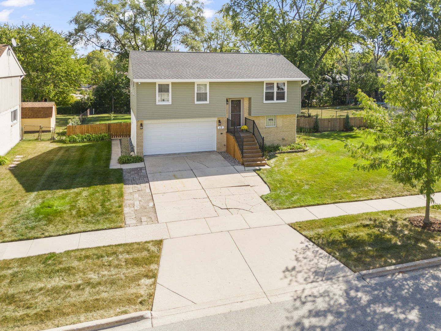 13 South Victoria Lane Streamwood, IL 60107 - Photo 2 of 31