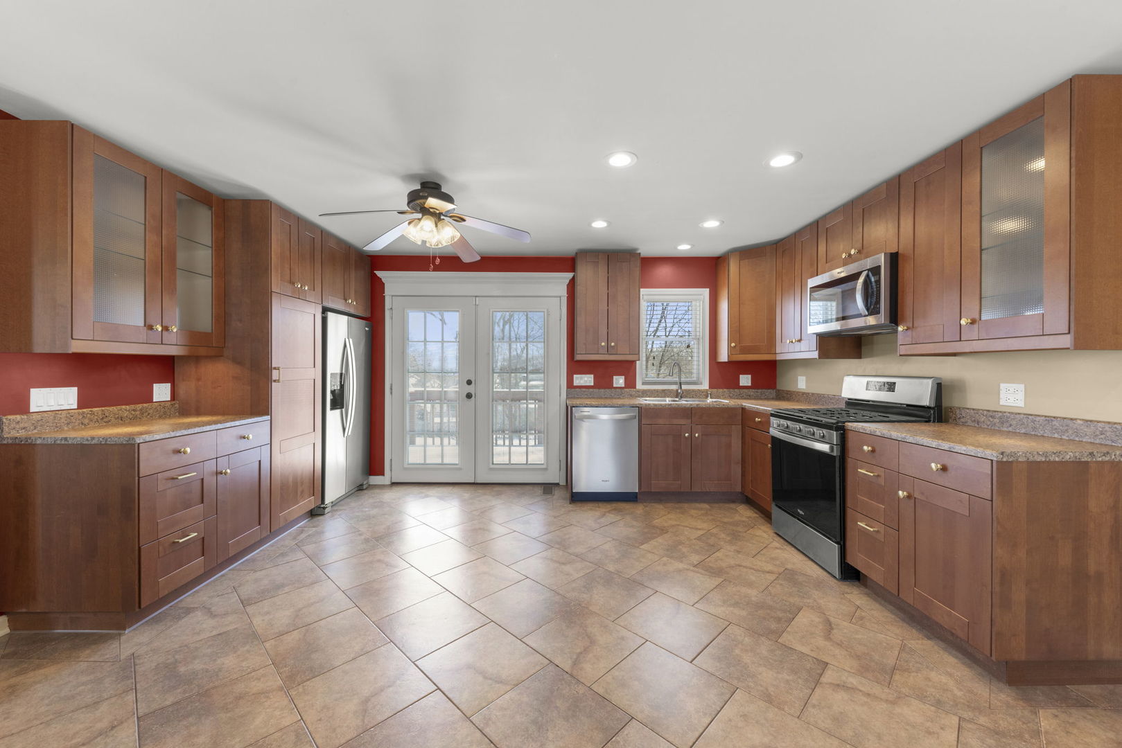 13 South Victoria Lane Streamwood, IL 60107 - Photo 4 of 31