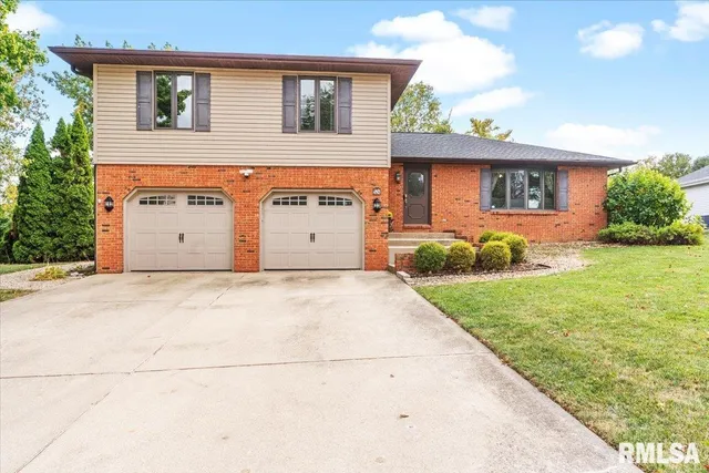 $335,000 | 58 Green Trail Drive, Chatham, IL 62629