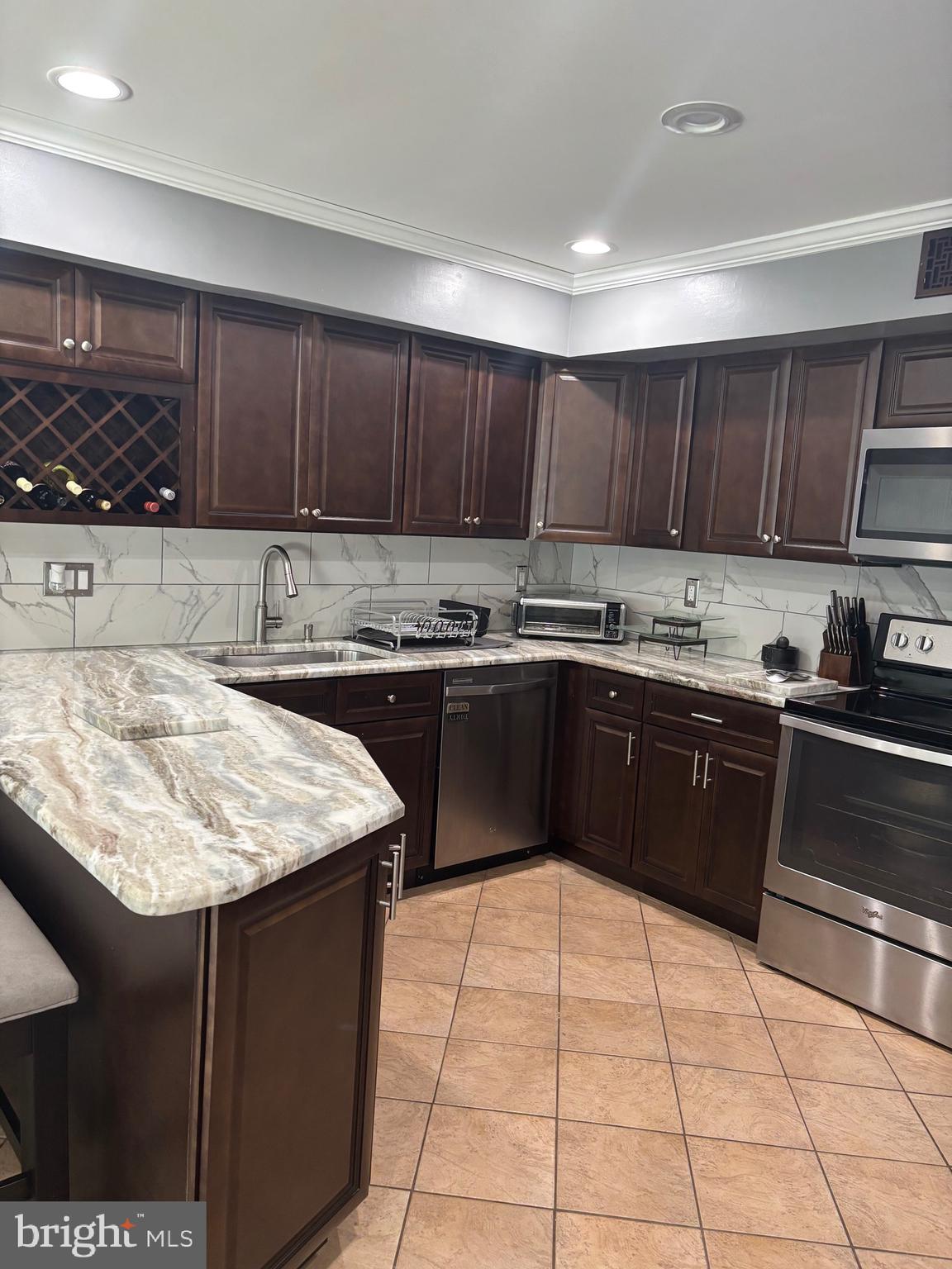 60 High Meadows Drive Sicklerville, NJ 08081 - Photo 21 of 60 Beautifully renovated kitchen