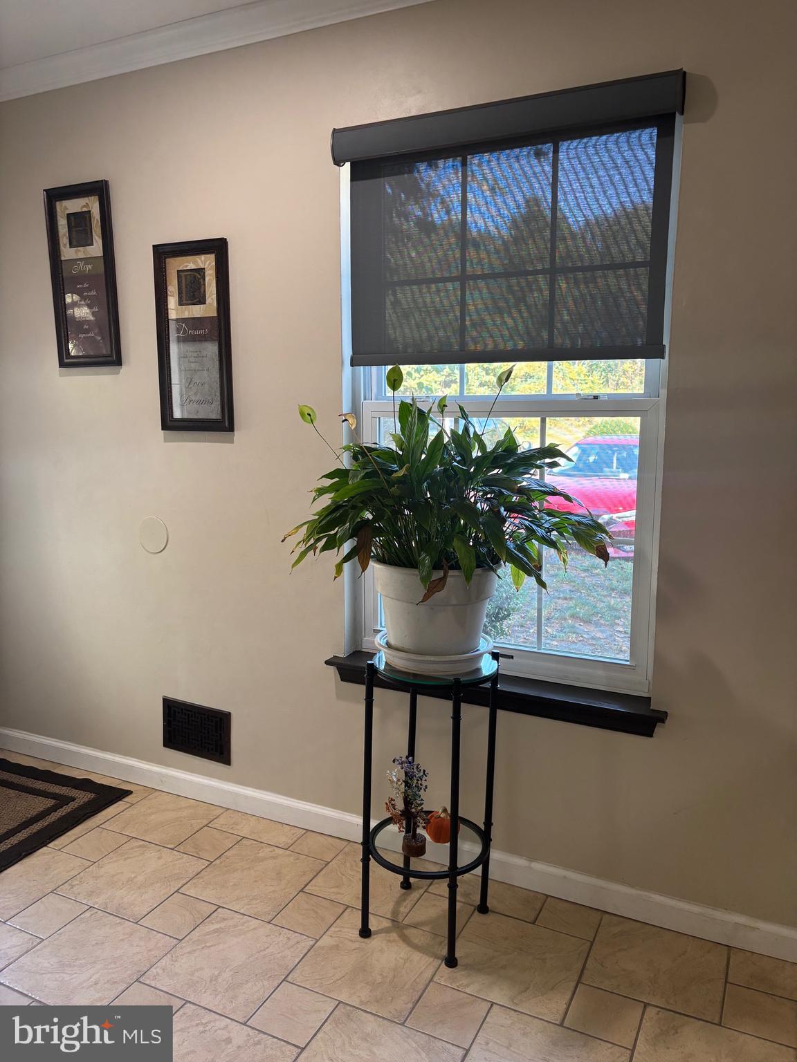 60 High Meadows Drive Sicklerville, NJ 08081 - Photo 7 of 60 a vase of flowers sitting on a table