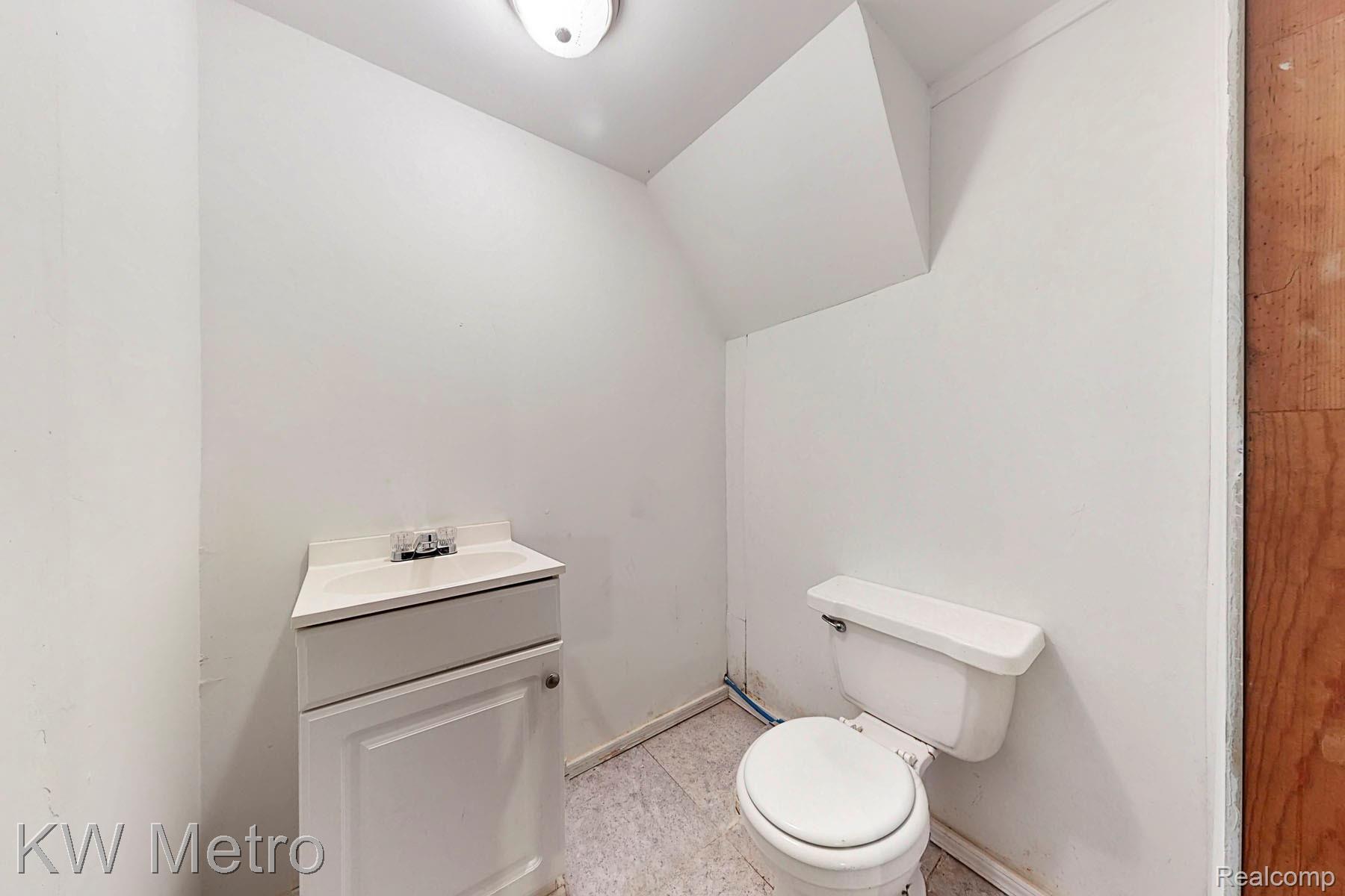 18410 Rutherford Street Detroit, MI 48235 - Photo 20 of 27 Half Bathroom