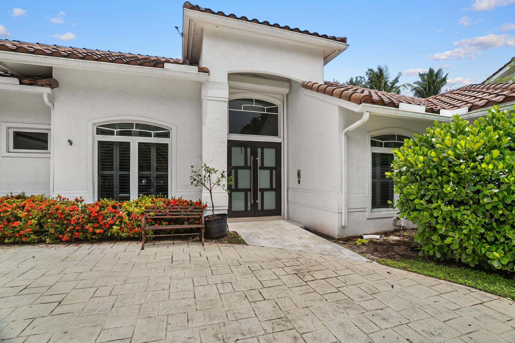 910 Parkside Circle North Boca Raton, FL 33486 - Photo 2 of 54 910 Parkside Circle N