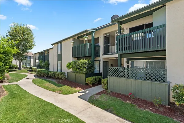 $460,000 | 23282 Orange Avenue, Unit 6, Lake Forest, CA 92630