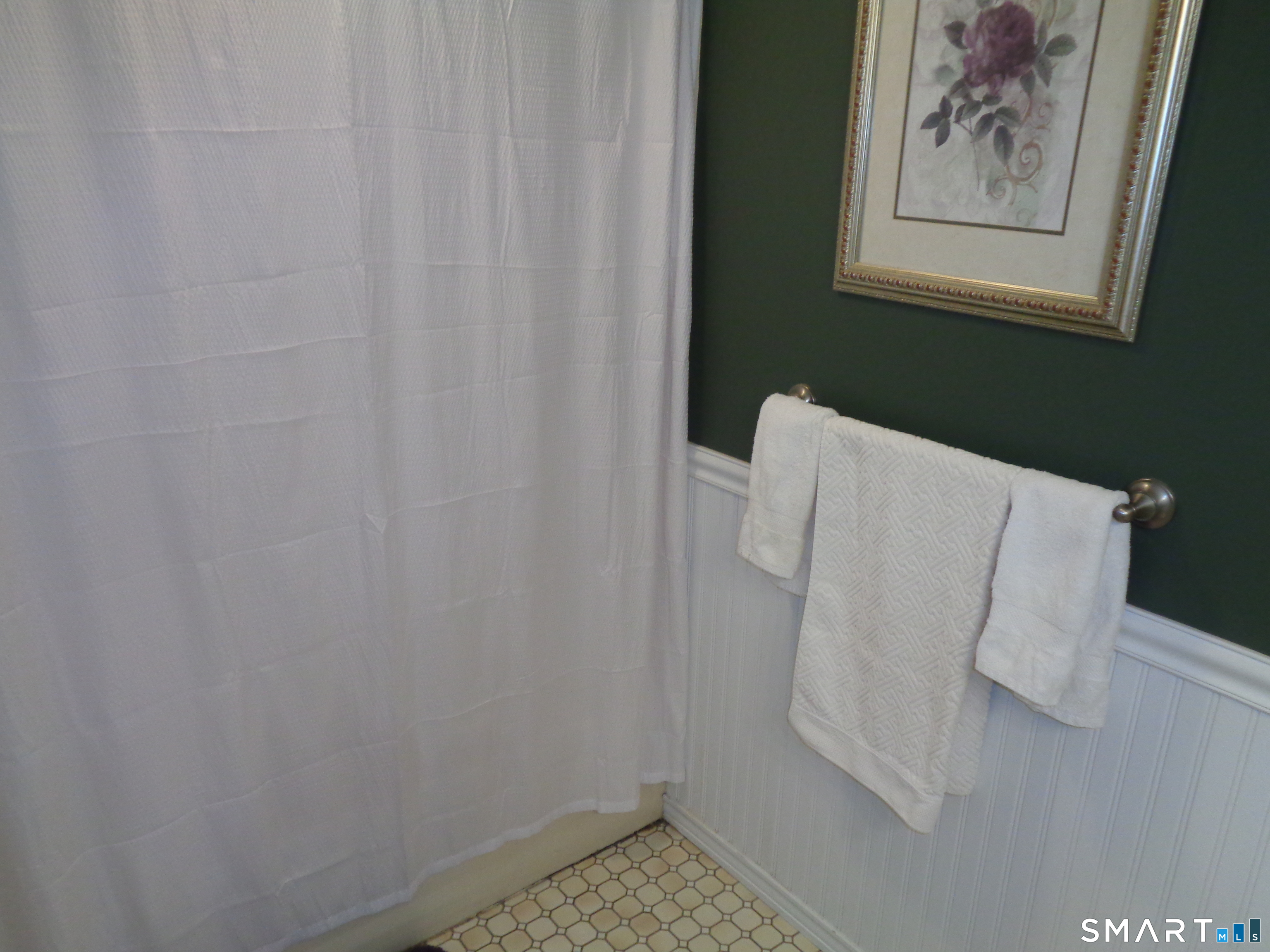 22 Scarborough Road Manchester, CT 06040 - Photo 20 of 28 Full Bathrm