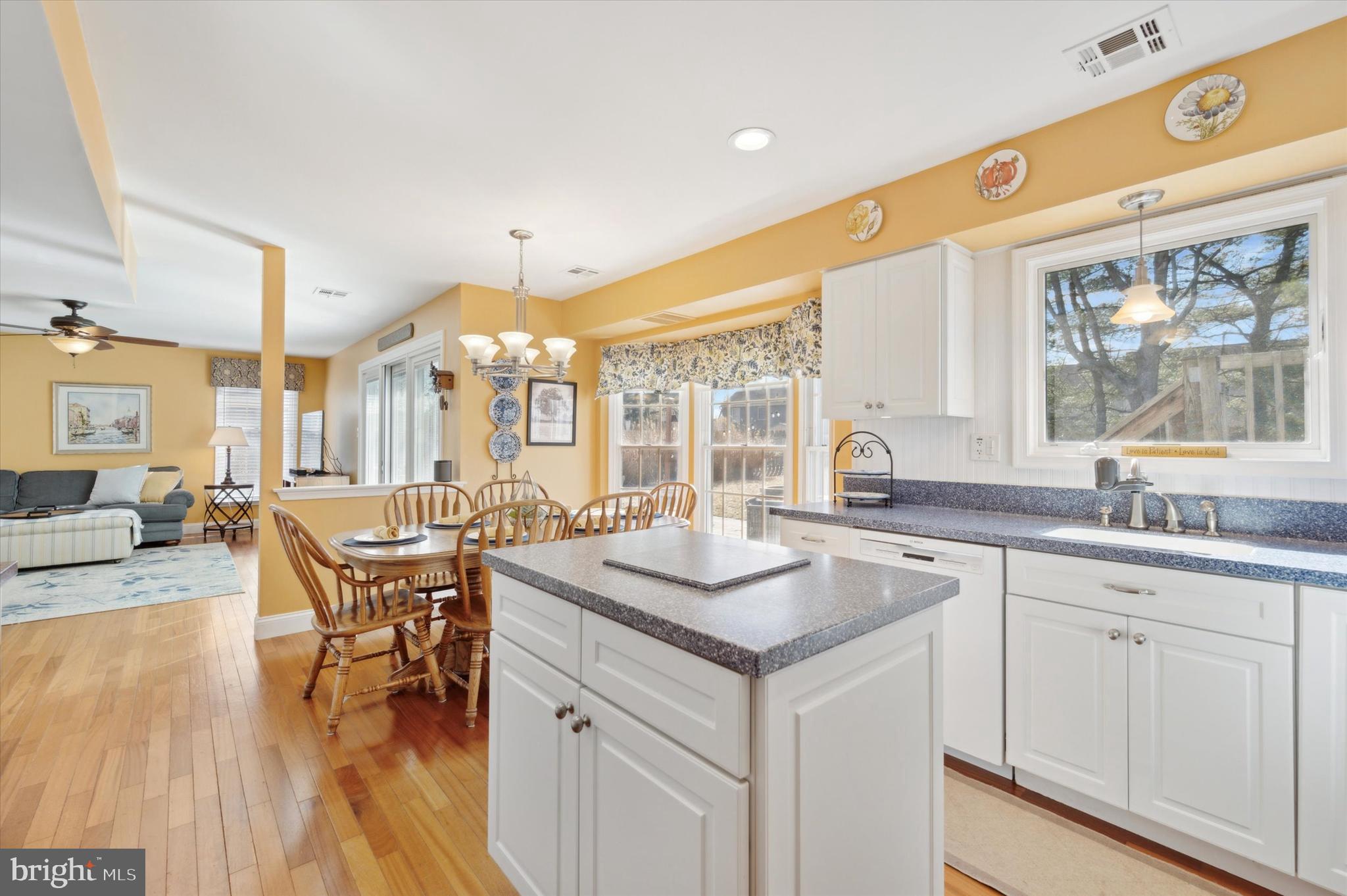 35 Manchester Road Eastampton, NJ 08060 - Photo 14 of 42 Beautiful Kitchen overlooking to the family room