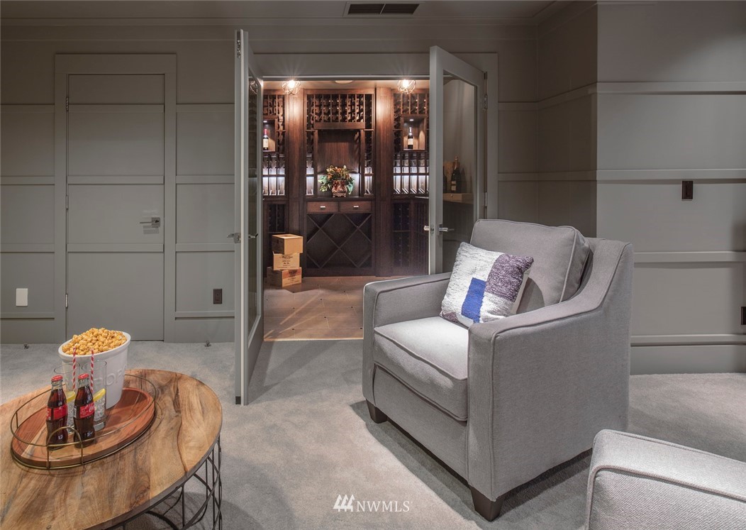 9026 Northeast 19th Street Clyde Hill, WA 98004 - Photo 16 of 25