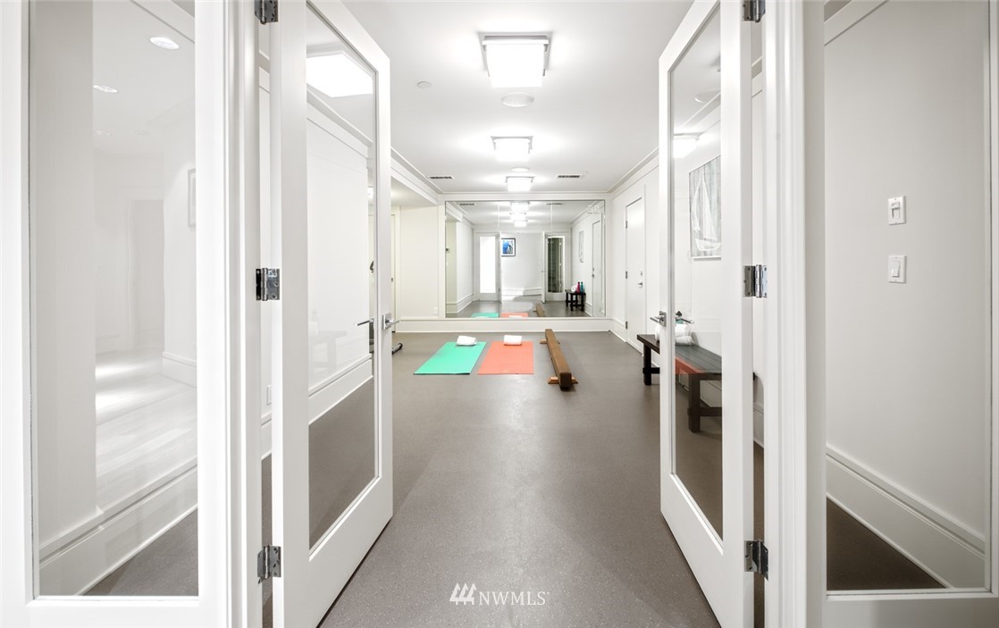 9026 Northeast 19th Street Clyde Hill, WA 98004 - Photo 17 of 25