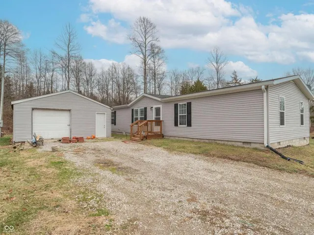 $260,000 | 4518 Autumn Hills Drive, Spencer, IN 47460