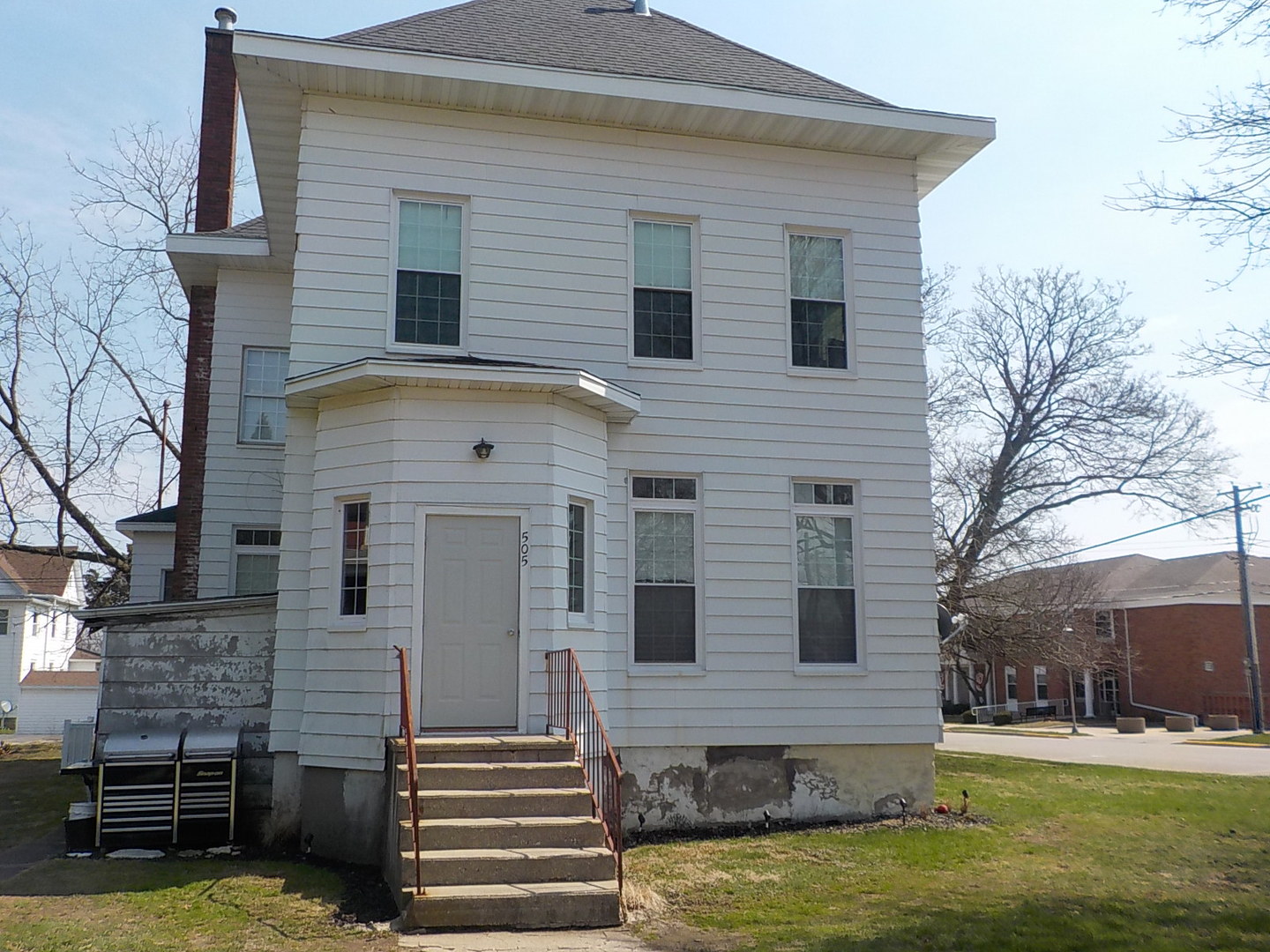 505 North 7th Street Rochelle, IL 61068 - Photo 1 of 9 a front view of a house with a yard