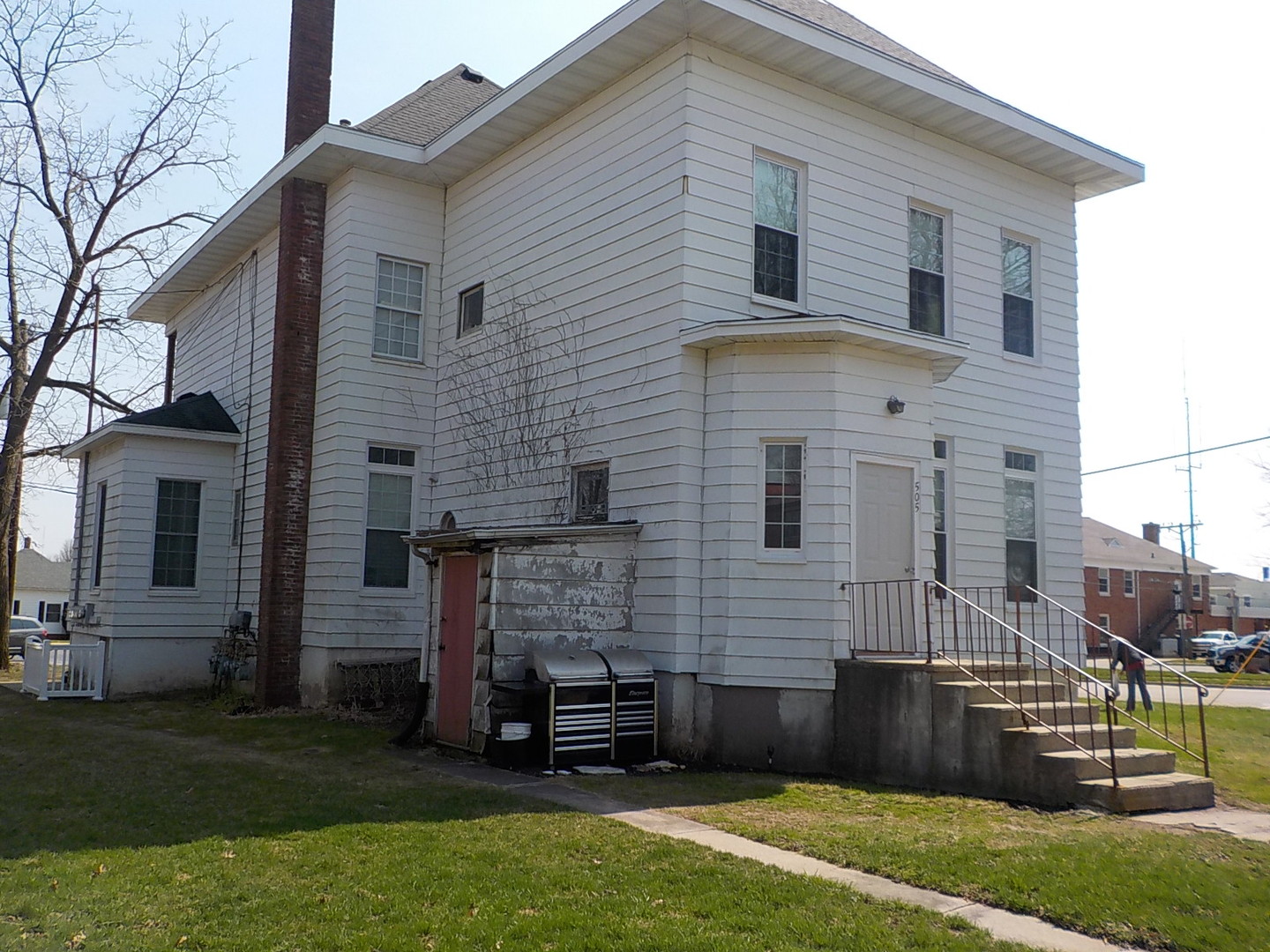 505 North 7th Street Rochelle, IL 61068 - Photo 2 of 9 a front view of a house with a yard