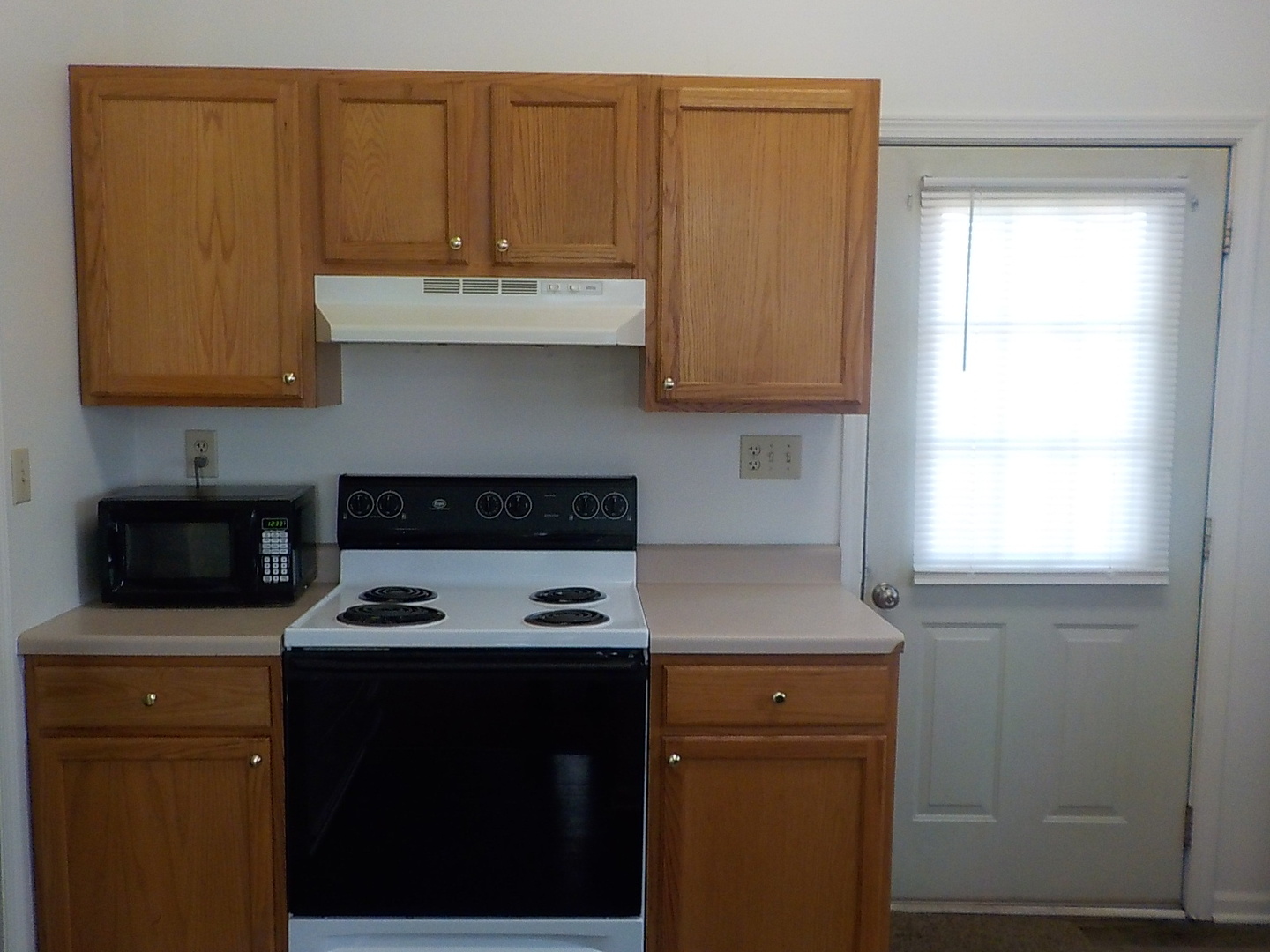 505 North 7th Street Rochelle, IL 61068 - Photo 4 of 9 a kitchen with granite countertop a sink a stove and cabinets
