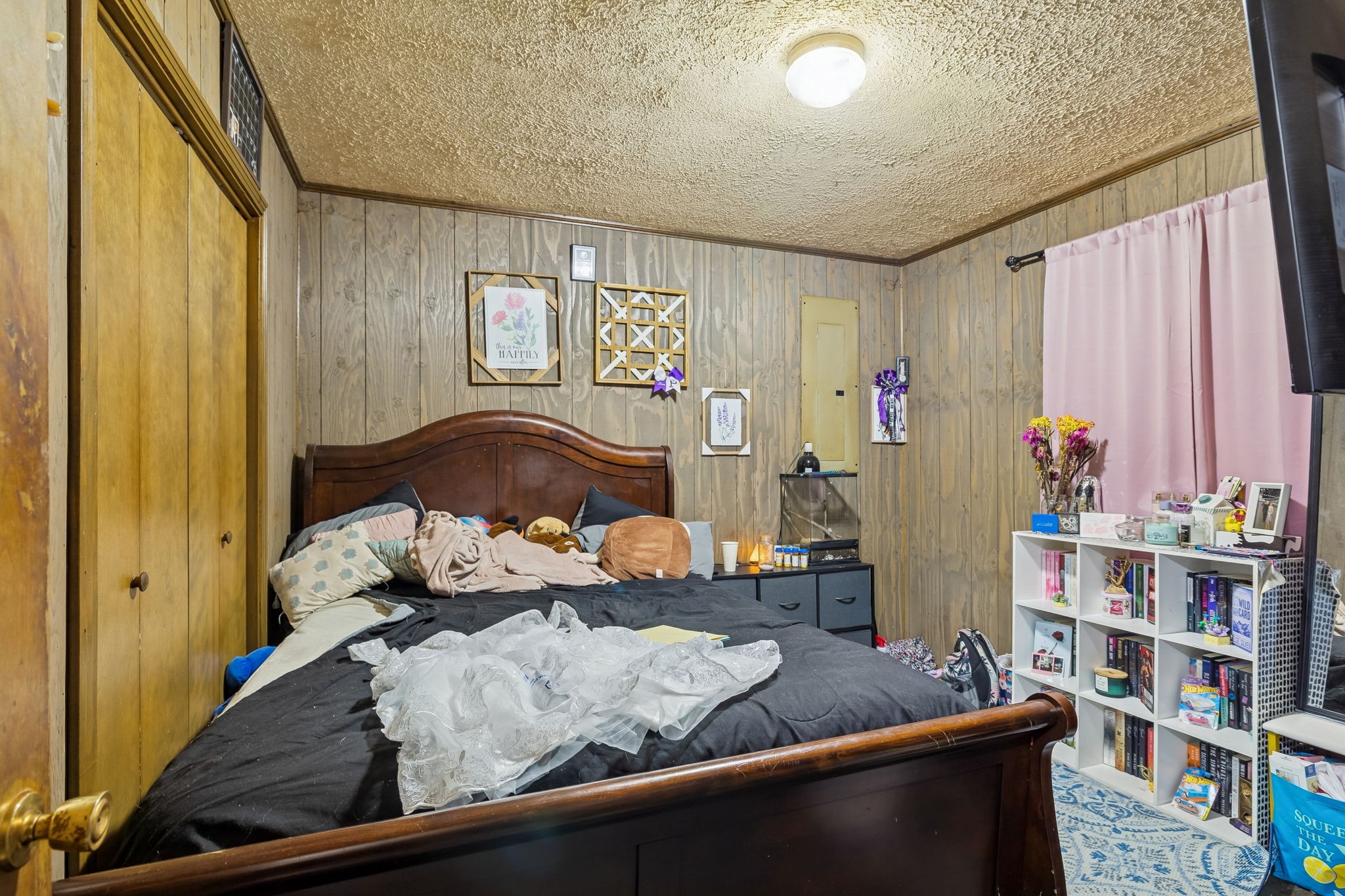 179 Lakeside Drive Carthage, TN 37030 - Photo 16 of 31 a living room with furniture and a window