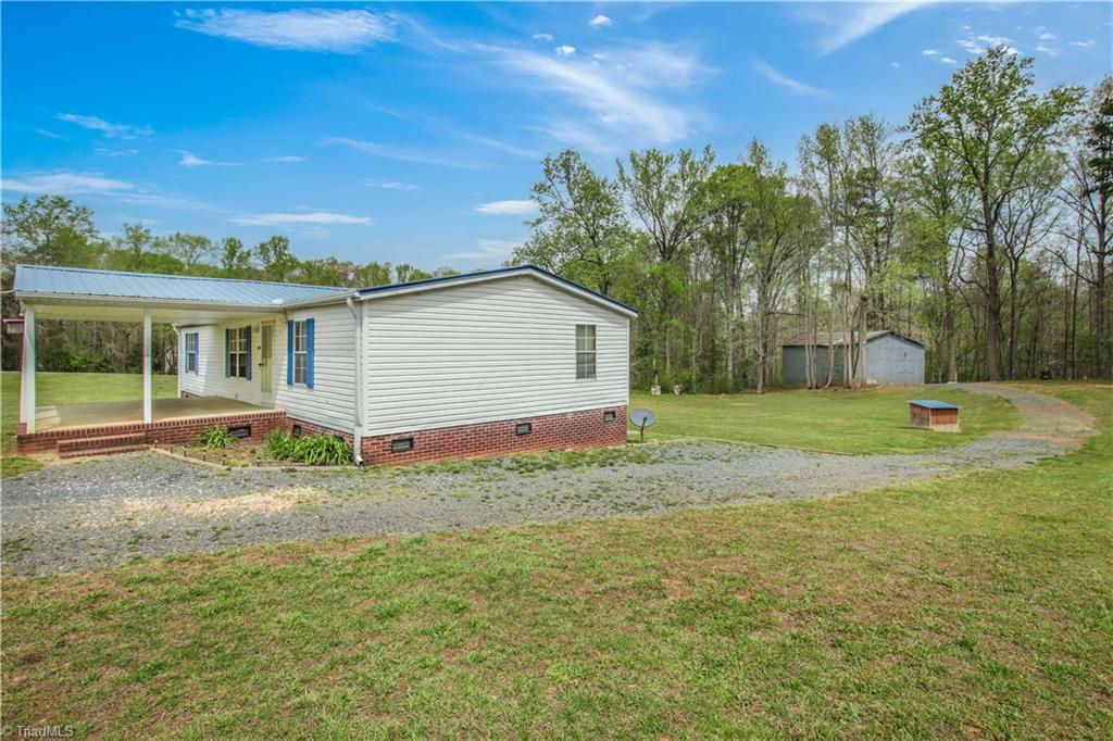 3996 Dunbar Bridge Road Asheboro, NC 27205 - Photo 6 of 41 Gallery Image 6