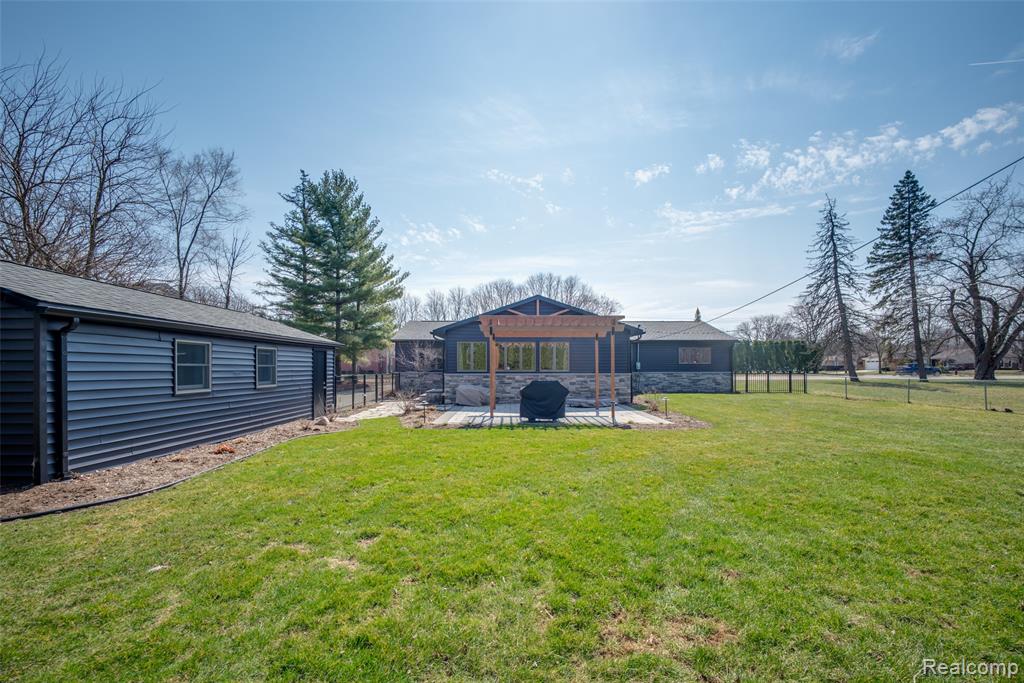 2775 East Square Lake Road Troy, MI 48085 - Photo 27 of 37 Gallery Image 27