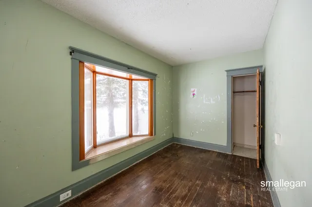 $147,900 | 49 2nd Street Northwest, Kent City, MI 49330