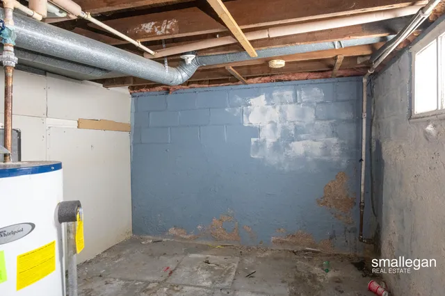 $147,900 | 49 2nd Street Northwest, Kent City, MI 49330