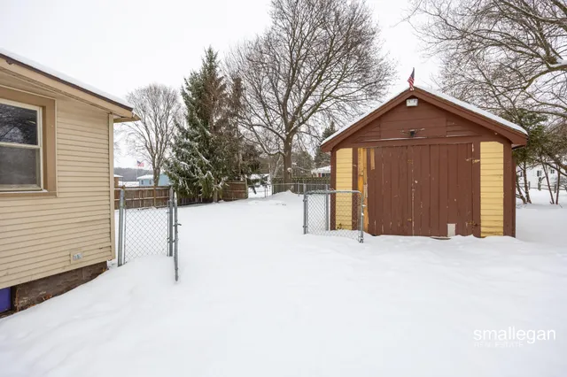 $147,900 | 49 2nd Street Northwest, Kent City, MI 49330